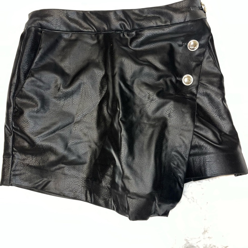 Guess skort.